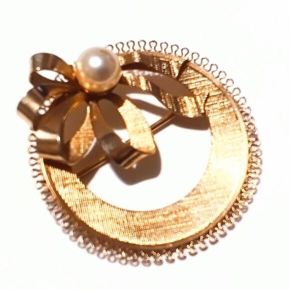Vintage Bow Accented Cultured Pearl Circle Pin Brooch - Picture 2 of 6